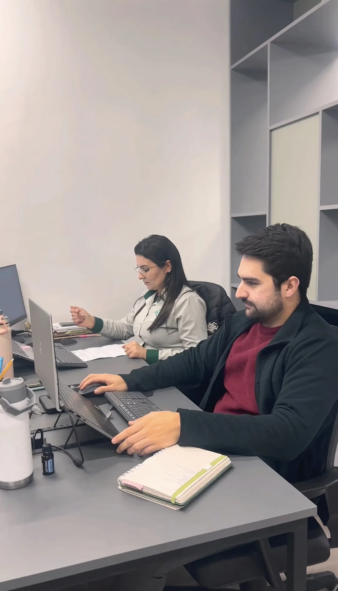 Equipe da Assunção Contabilidade em sua rotina no escritório